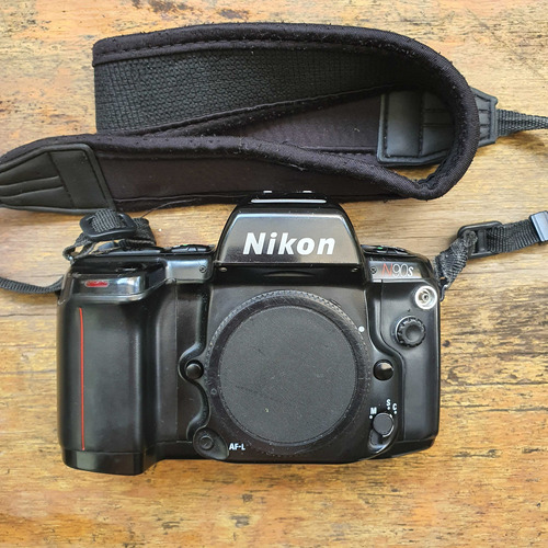 Corpo De Câmera Analógica Nikon N90s Usado Em Bom Estado.