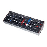 Behringer Model D - Sintetizador Analógico