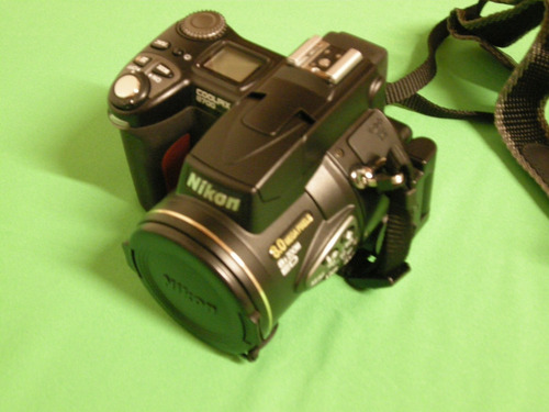 Máquina Digital Nikon Coolpix 8700