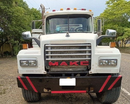 Mixer Mack Camión