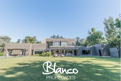 Casa En Venta En Altos De Pilar, Pilar, G.b.a. Zona Norte