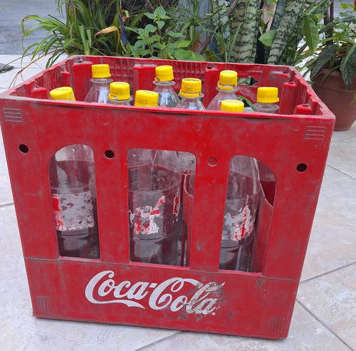 Cajones De Coca Cola Con 9 Envases Retornables De 2 Litros
