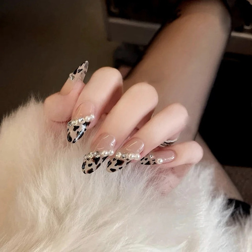 Uñas Postizas Perlas Y Cristal Animal Print Almendra Cortas