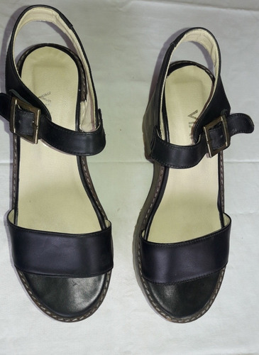 Sandalias De Cuero Negro. Viamo, N° 40