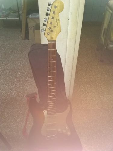 Guitarra. Eléctrica Parquer Stratocaster Con Funda Nueva.
