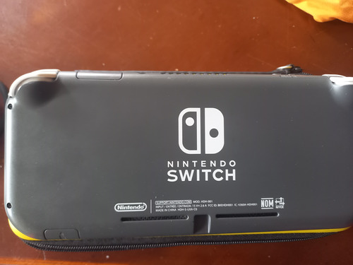 Vendo Nintendo Switch Lite, En Muy Buen Estado.