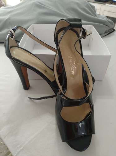 Zapatos Mujer Acharolados Negros Muy Poco Uso Talle 40