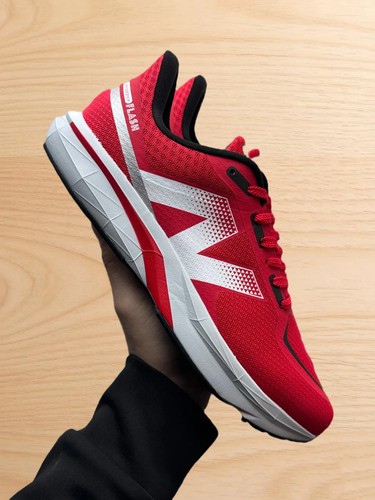 New Balance Dynasoft Flash V7 Termofusión En Empeine, Sujeción Sin Desliz