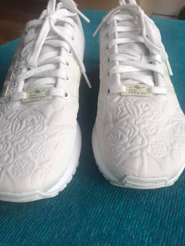 Zapatillas Mujer adidas Torsion Blancas Flores 