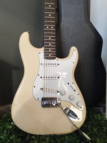 Guitarra Fender Strato Standard Mim Upgrade Artic White 2008