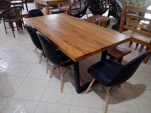 Conjunto Mesa De Jantar Em Madeira Maciça Com Pés De Ferro