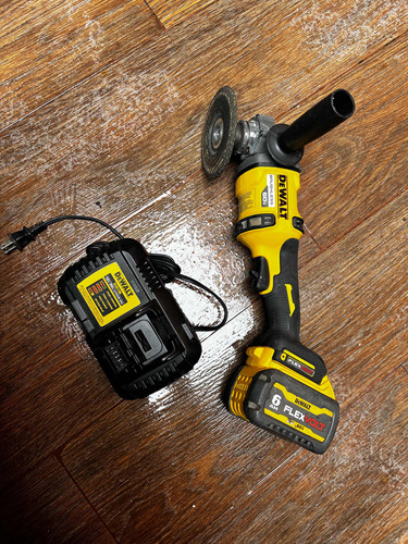 Mini Esmeril Recargable Dewalt Flexvolt Dcg418 Pila Cargador