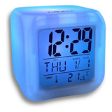 Reloj Despertador Cubo Luces Led Colores Pantalla Con Alarma Color Blanco