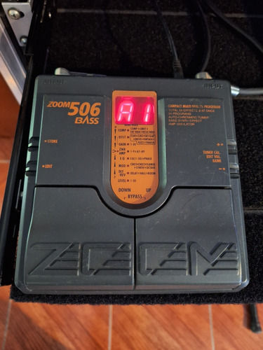 Zoom 506 Bass Pedalera Multi Efecto Pedal Para Bajo Permuto