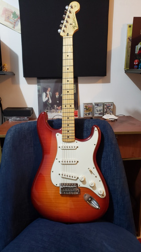 Guitarra Eléctrica Fender Stratocaster Plus Top Con Estuche