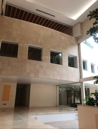 Bosques De Las Lomas De Arq. De Renombre. Casa Con Terrazas