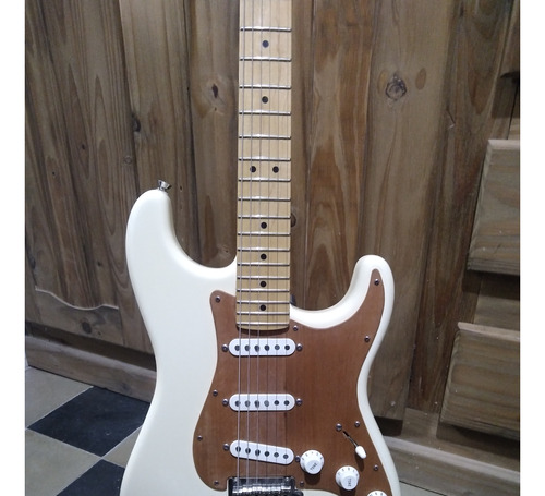 Guitarra Fender American Standard Stratocaster