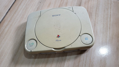 Playstation 1 Psone Só O Aparelho. Não Leu Os Jogos E Cor Meio Estranha E O Power Não Ta Muito Bom. Tá Com Defeito.  521. B30