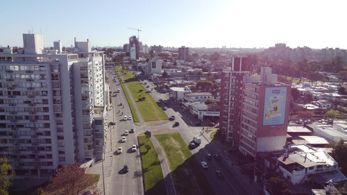 Apartamento Venta 2 Dormitorios Sobre Avenida, Vistas Unicas En Zona De Alta Conectividad Y Servicios!!! - Imagen 4