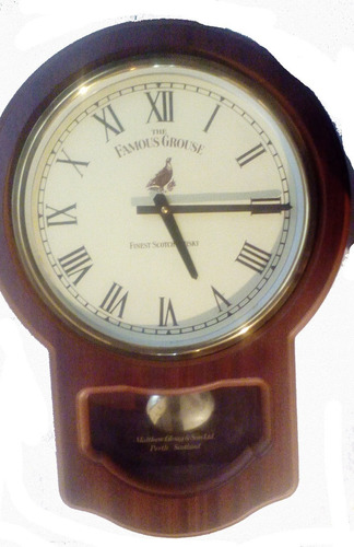 Reloj Whisky Famous Grouse De Pared C/péndulo (a Pilas)