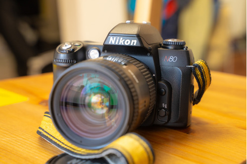 Cámara Nikon N80 Analógica Vintage Rollo 35mm Lente Nikkor
