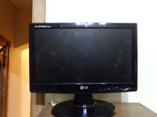 Monitor LG  Flatron W1643c Widescrenn Defeito Leia Descrição