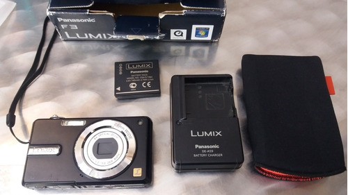 Camara Lumix De Panasonic Sin Bateria. (esta Hinchada)..