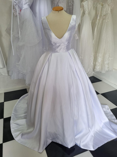 Vestido De Noiva Casamento Minimalista Com Bolso E Cauda