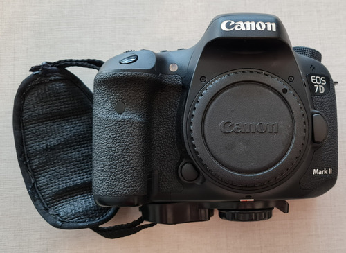 Vendo Cámara Canon Eos 7d Mark Ii Dslr