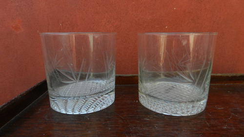 2 Antiguos Vasos De Vidrio Tallado Para Whisky 9,3 Diam.