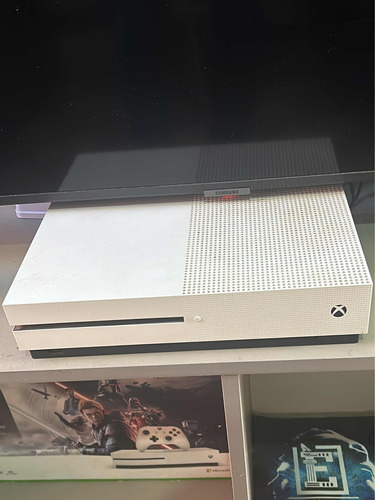 Xbox One S 1tb Com Dois Controles