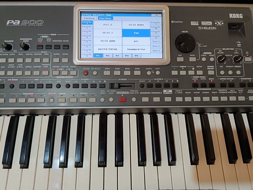 Teclado Korg Pa900