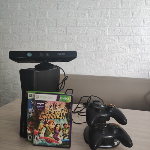 Microsoft Xbox 360 + Kinect E 4gb Standard Cor  Preto