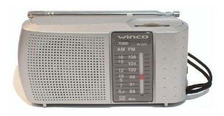 Radio Portátil De Mano Am Fm Pilas Entrada Auricular Winco