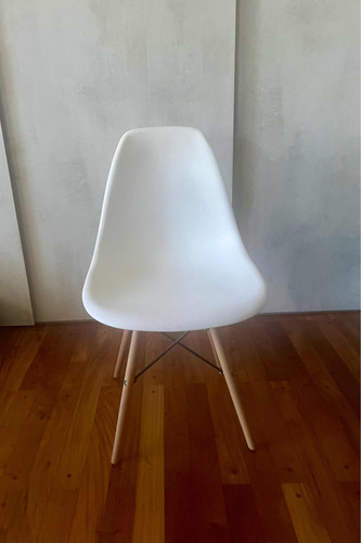 Silla Eames Blanca - Impecable - Casi Sin Uso