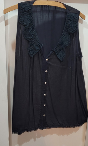 Blusa Negra Con Brillo De Fibrana,c/aplique Cuello,sisa 54cm