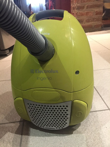 Aspiradora Electrolux Ingenio 1300 Watts Con Accesorios