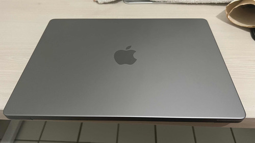 Mac Book Pro 14 2022 16gb 512gb