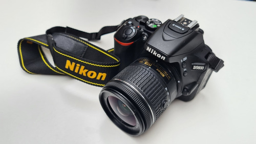  Nikon Kit D5600 18-55mm Vr Dslr Color  Negro Usado