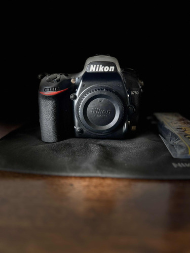 Câmera Nikon D750