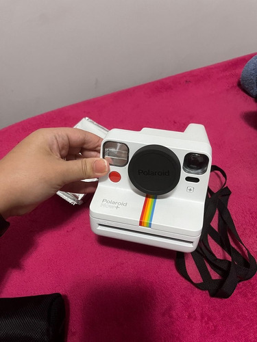 Câmera Instantânea Branca Polaroid Now+