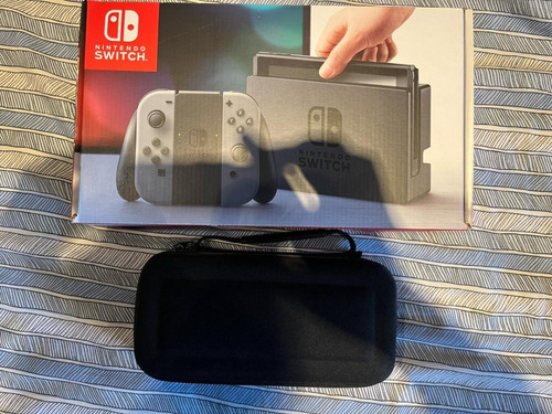 Nintendo Switch 32gb Standard Cor  Cinza E Preto