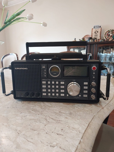 Rádio Grundig Satellit 750