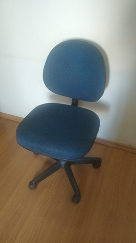 Lote De Cadeiras Tipo Secretaria Com Rodas Azuis