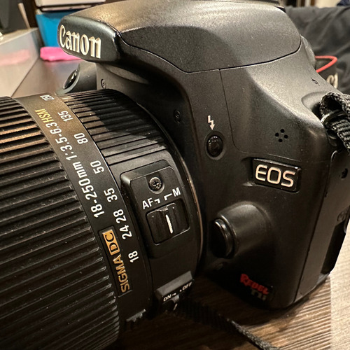 Câmera Fotográfica Canon Eos Rebel T1i + Lente Sigma 18-250
