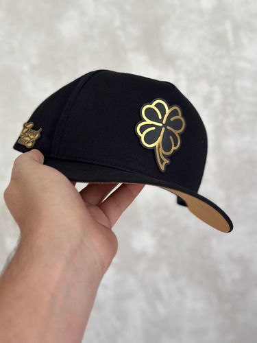 Gorra Trébol Good Luck Placa Silver Snapback Hatzonefg