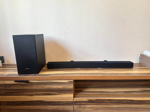 Barra De Sonido Samsung Hw-t420 Negra Con Subwoofer