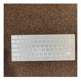 Teclado Bluetooth Apple Color Plata Y Blanco