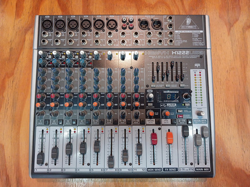 Consola Behringer X1222usb Xenyx Mezcladora