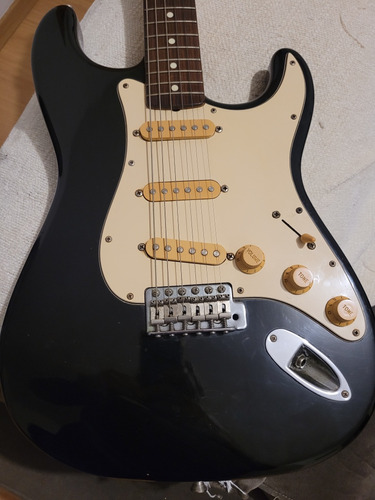 Guitarra Fender Strato Japan